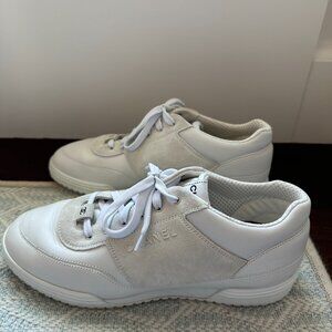 CHANEL Sneaker